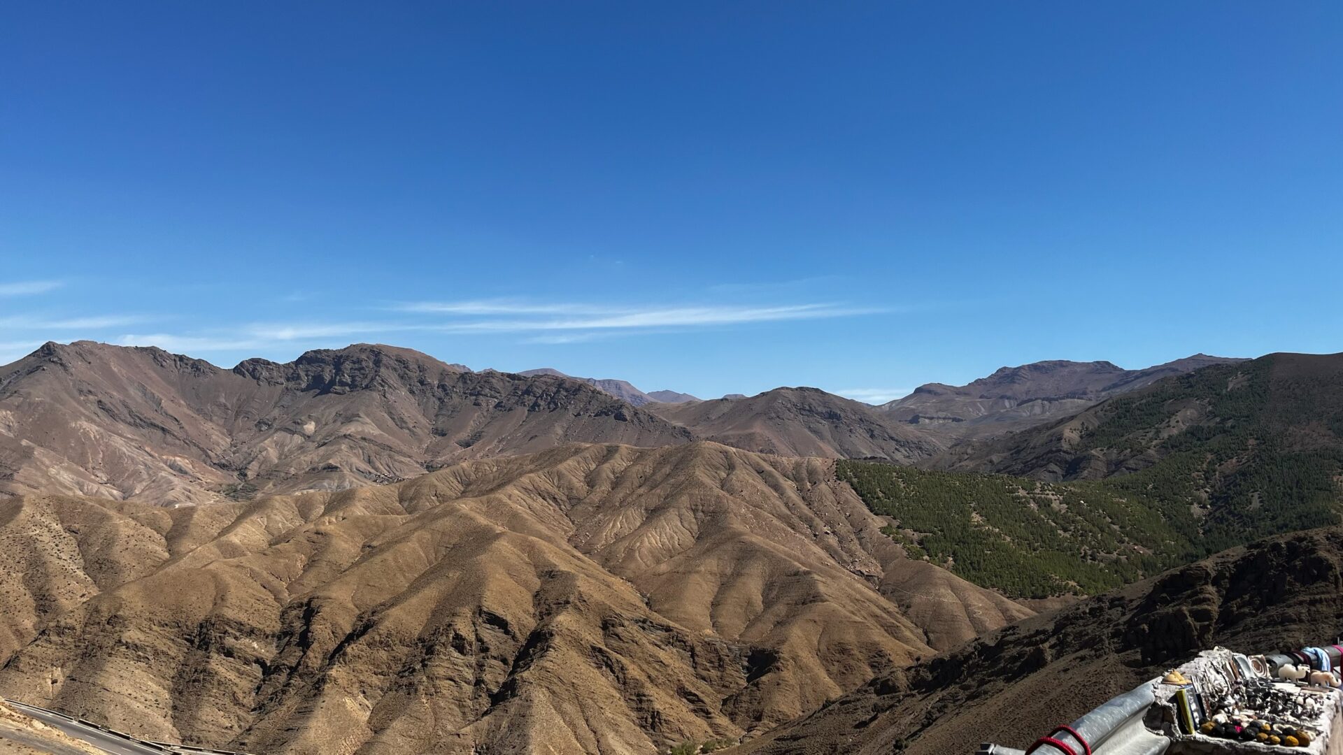Panorama sur les montagnes arides du Haut Atlas