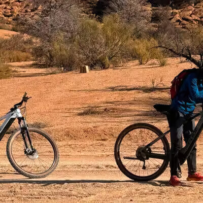 Balade à vélo électrique dans les paysages de l'Anti-Atlas